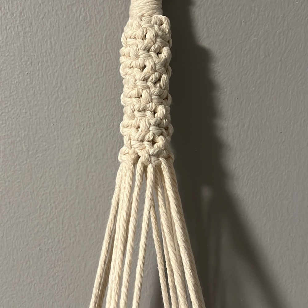 Cream Macramé plant holder - Picture 5 of 8